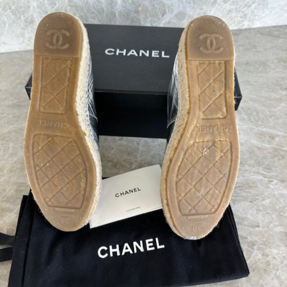 Chanel Metallic Silver Laminated Leather CC Logo Espadrille Flats Size 38 - Picture 6 of 8